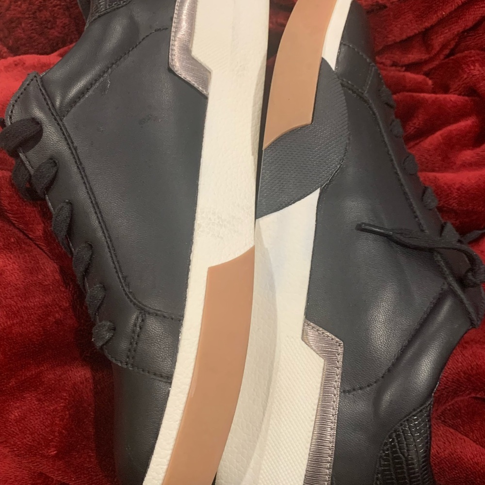 Dolce Vita Black, light brown, bronze trim Size 9 Sneakers